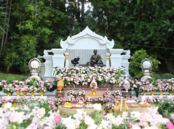 The sacrifice ceremony and make merit in
honor